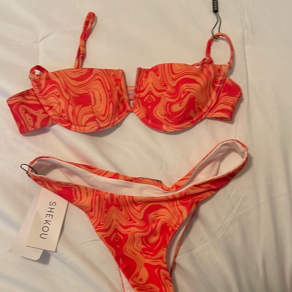 SHEKOU BIKINI SWIRL PATTERN - Picture 1 of 5